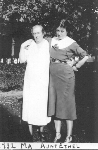 ../Images/Anna Waters and Aunt Ethel.jpg